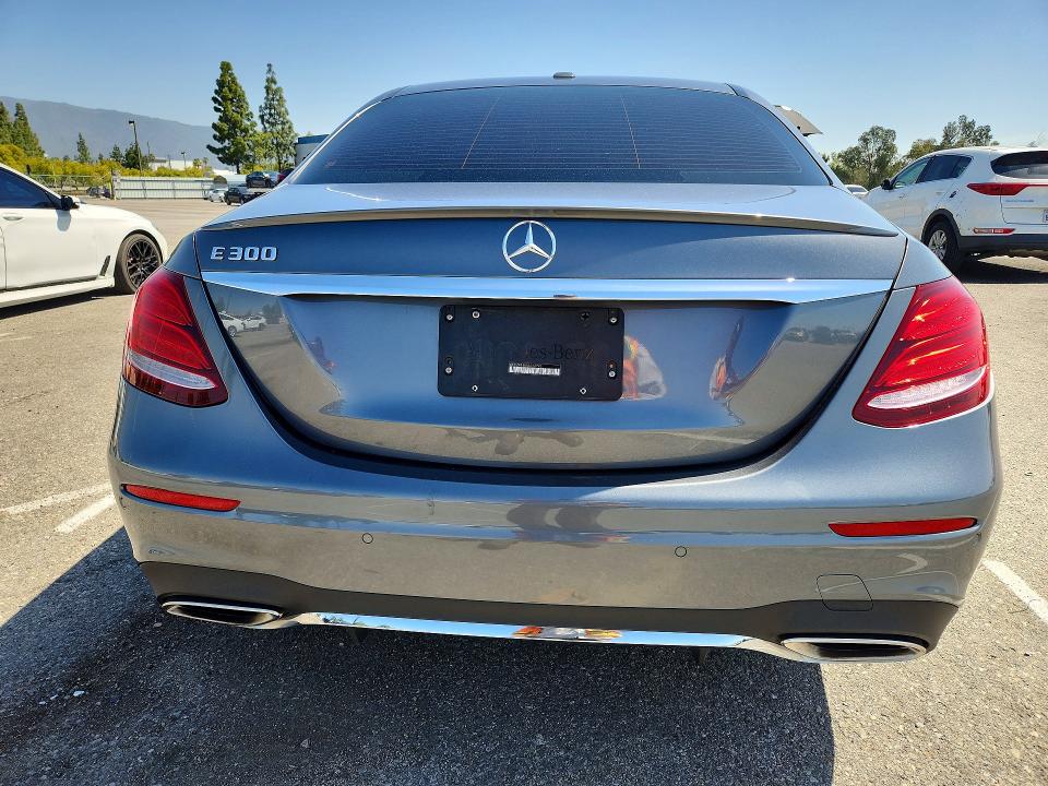 51439326 :رقم المزاد ، WDDZF4JB4JA316743 vin ، 2018 Mercedes-benz E مزاد بيع