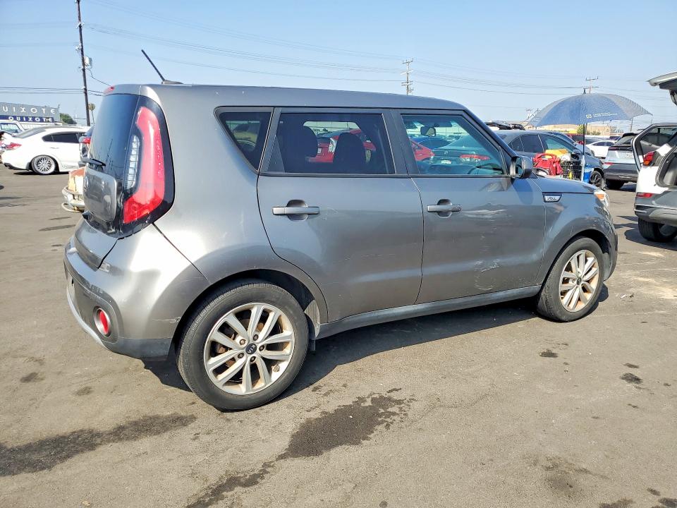 50749956 :رقم المزاد ، KNDJP3A53J7532010 vin ، 2018 Kia Soul مزاد بيع