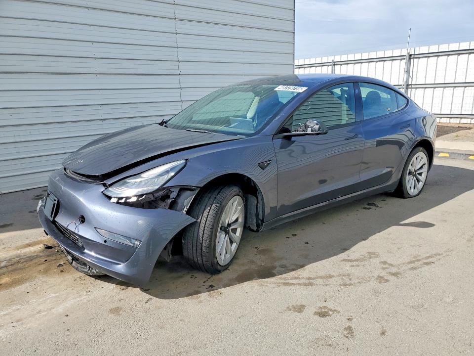 2022 Tesla Model 3 მანქანა იყიდება აუქციონზე, vin: 5YJ3E1EB1NF261676, აუქციონის ნომერი: 48779716