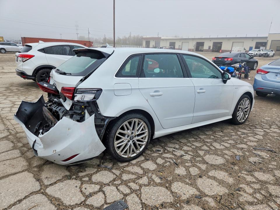 Продажа на аукционе авто 2018 Audi A3, vin: WAUTPBFF1JA067313, номер лота: 48439586