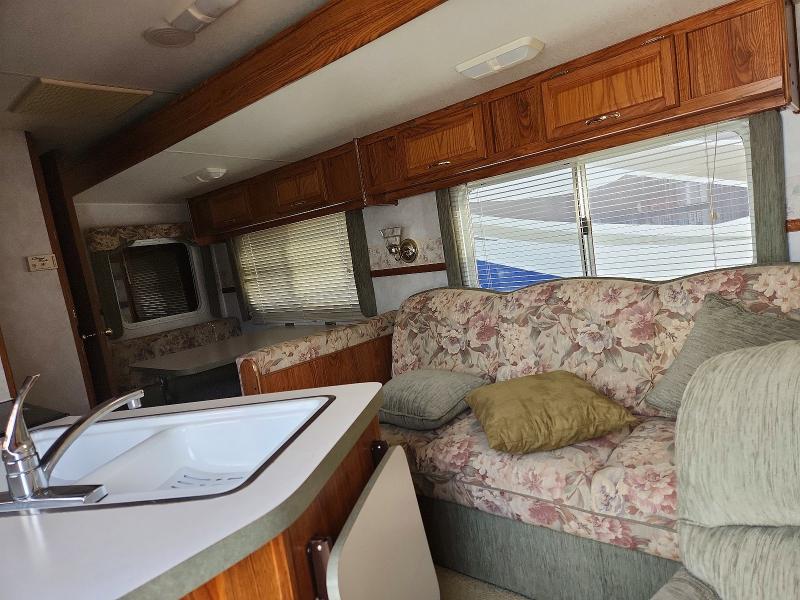 49478146 :رقم المزاد ، 1EC1F272312300654 vin ، 2001 Fleetwood Prowler Travel Trail مزاد بيع