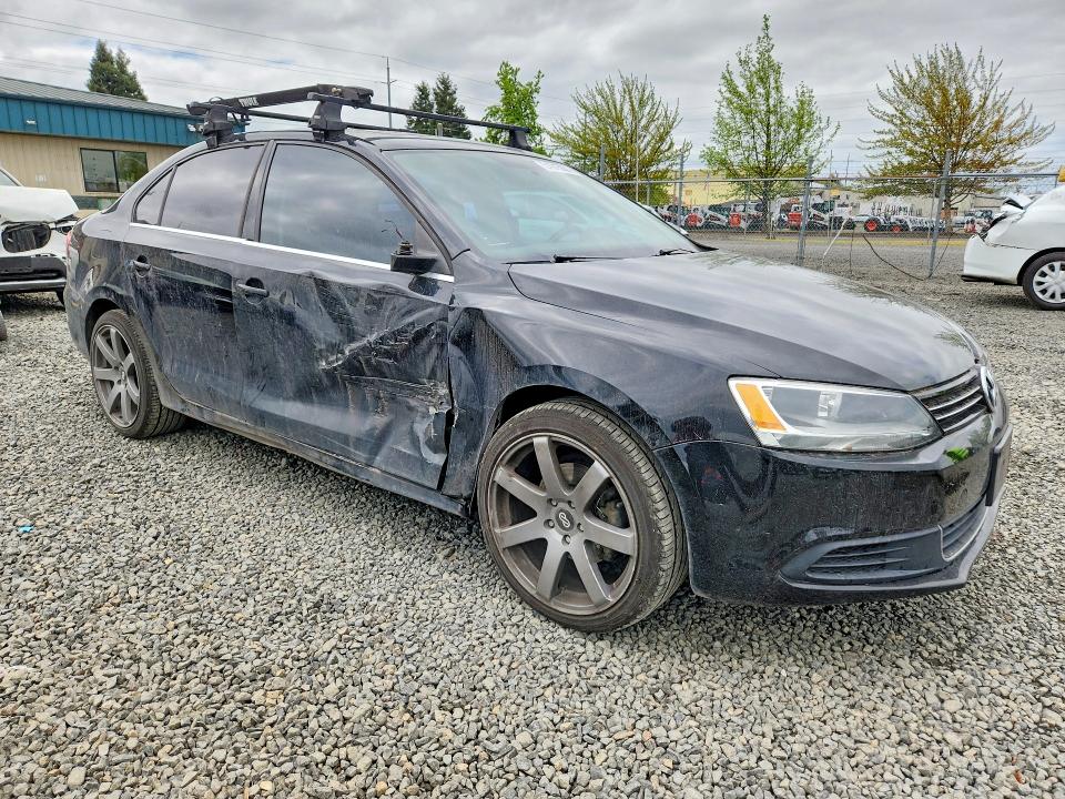 51015886 :رقم المزاد ، 3VWB17AJ3EM361567 vin ، 2014 Volkswagen Jetta مزاد بيع