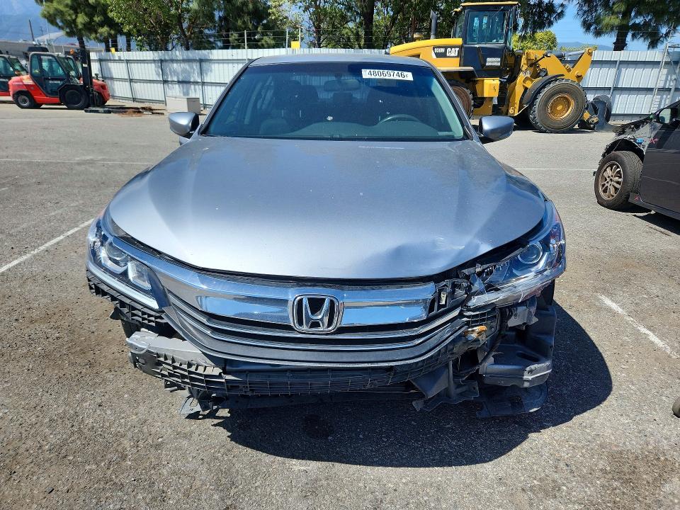 48069746 :رقم المزاد ، 1HGCR2F34HA044784 vin ، 2017 Honda Accord مزاد بيع