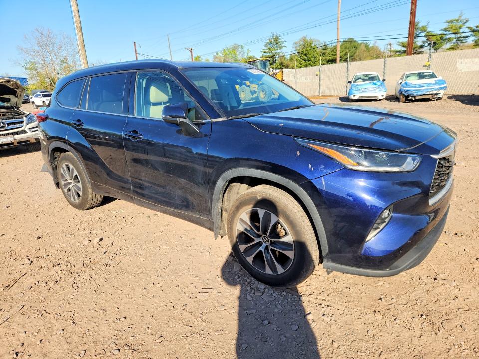 50727886 :رقم المزاد ، 5TDGZRBH2MS141585 vin ، 2021 Toyota Highlander مزاد بيع