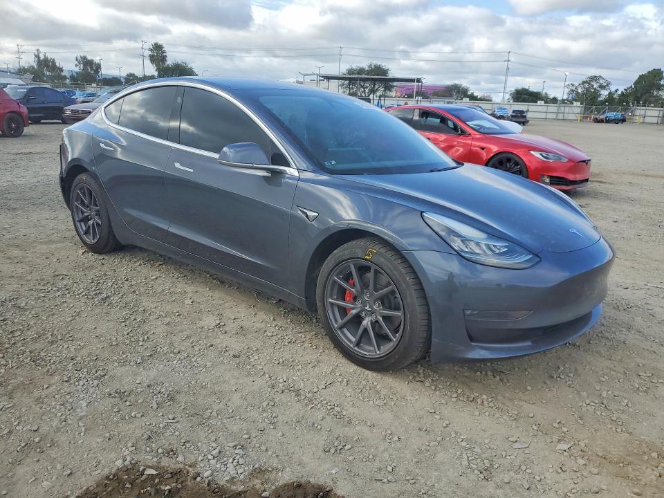 48633616 :رقم المزاد ، 5YJ3E1EA8KF324307 vin ، 2019 Tesla Model 3 مزاد بيع