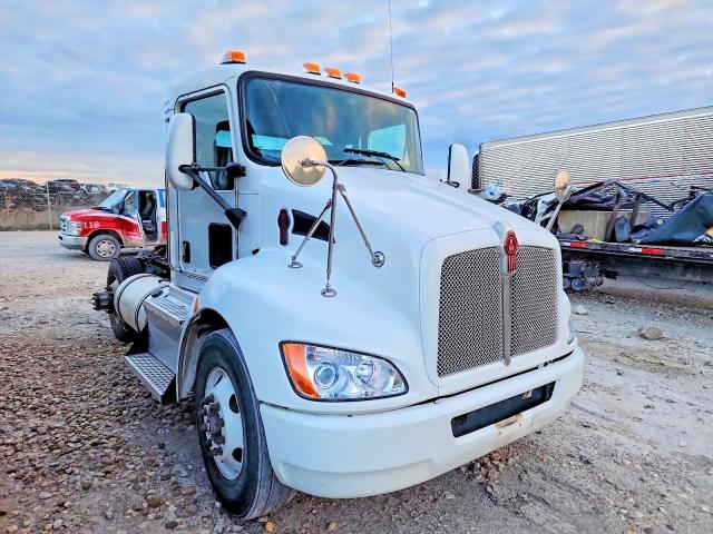 Продажа на аукционе авто 2015 Kenworth T330, vin: 2XKHAJ7X0FM462566, номер лота: 46208516