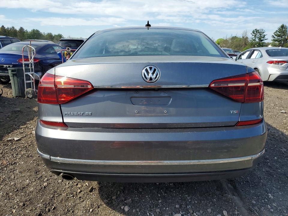 47740336 :رقم المزاد ، 1VWBA7A33JC045616 vin ، 2018 Volkswagen Passat مزاد بيع