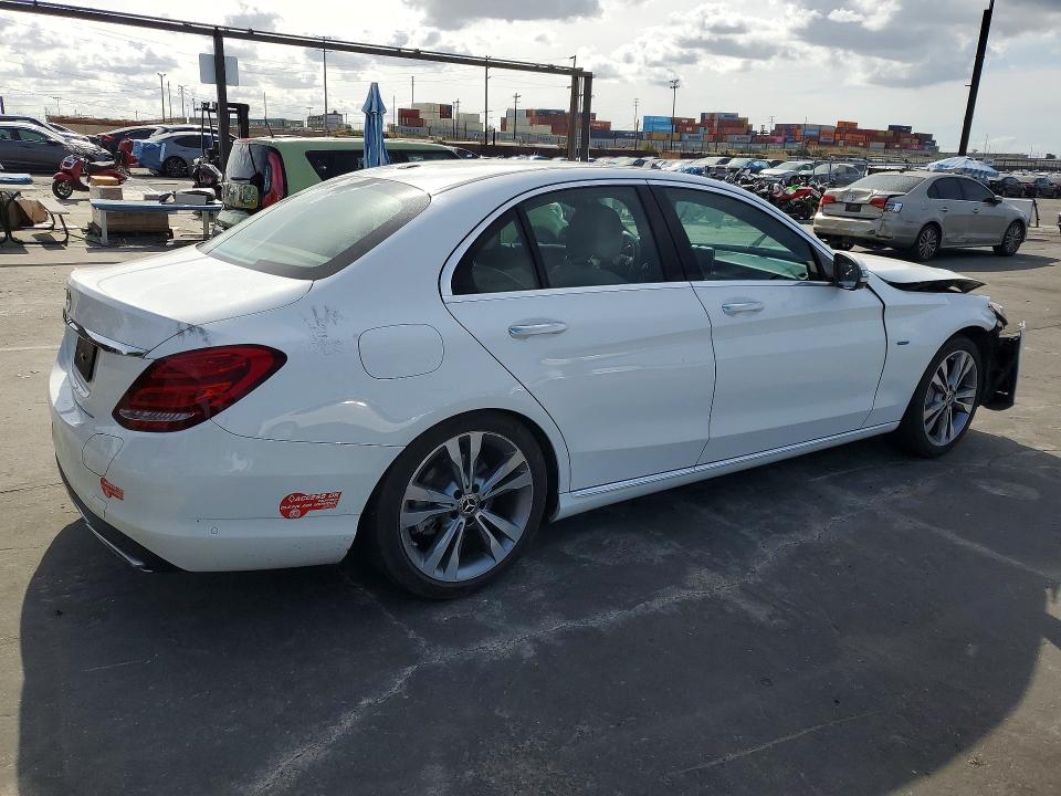 2018 Mercedes-benz C მანქანა იყიდება აუქციონზე, vin: 55SWF4HB6JU237180, აუქციონის ნომერი: 50829576