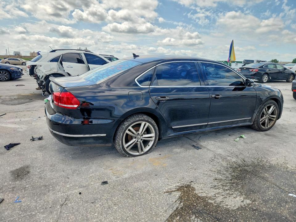 51528066 :رقم المزاد ، 1VWBS7A30FC019544 vin ، 2015 Volkswagen Passat مزاد بيع