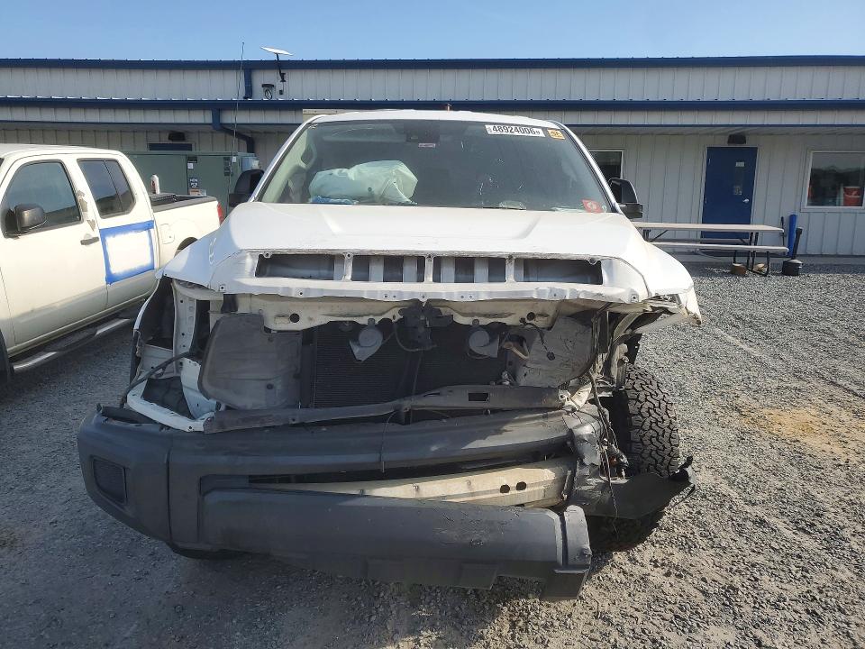 48924006 :رقم المزاد ، 5TFRM5F19JX126262 vin ، 2018 Toyota Tundra مزاد بيع