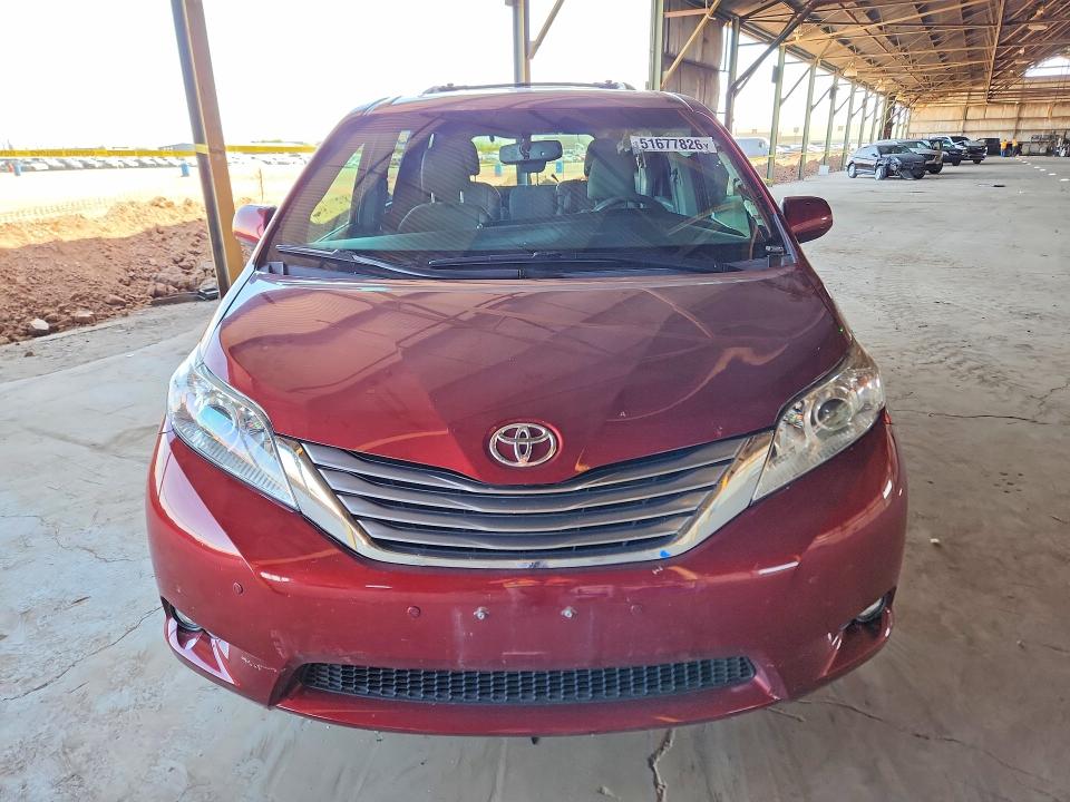 51677826 :رقم المزاد ، 5TDYZ3DC1HS889818 vin ، 2017 Toyota Sienna مزاد بيع