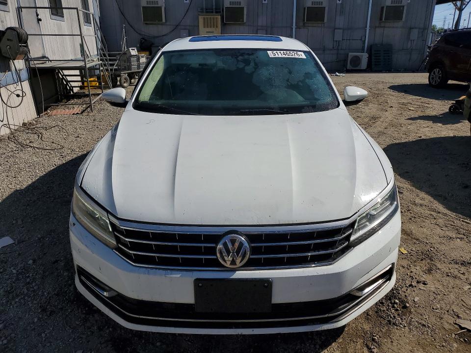 51146526 :رقم المزاد ، 1VWGT7A30HC048404 vin ، 2017 Volkswagen Passat مزاد بيع