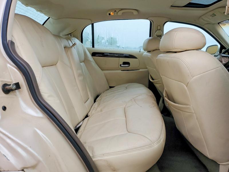 48852456 :رقم المزاد ، 1LNFM83W3WY682133 vin ، 1998 Lincoln Town Car مزاد بيع