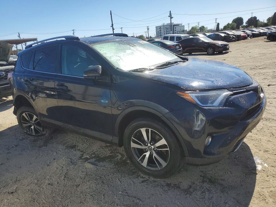 Продажа на аукционе авто 2017 Toyota Rav4, vin: JTMWFREVXHD105019, номер лота: 69057186