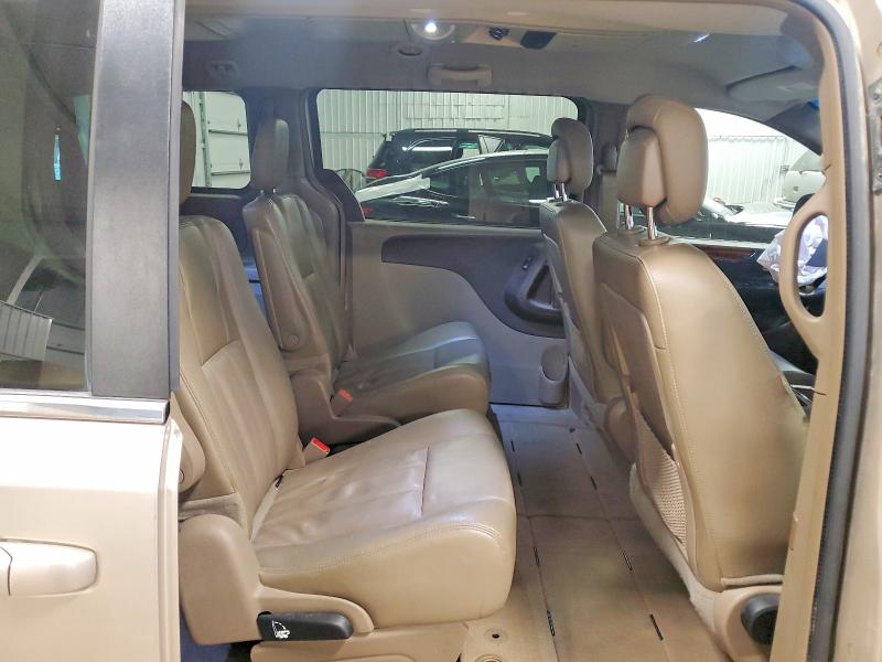Auction sale of the 2015 Chrysler Town & Country, vin: 2C4RC1BG1FR552569, lot number: 50861266