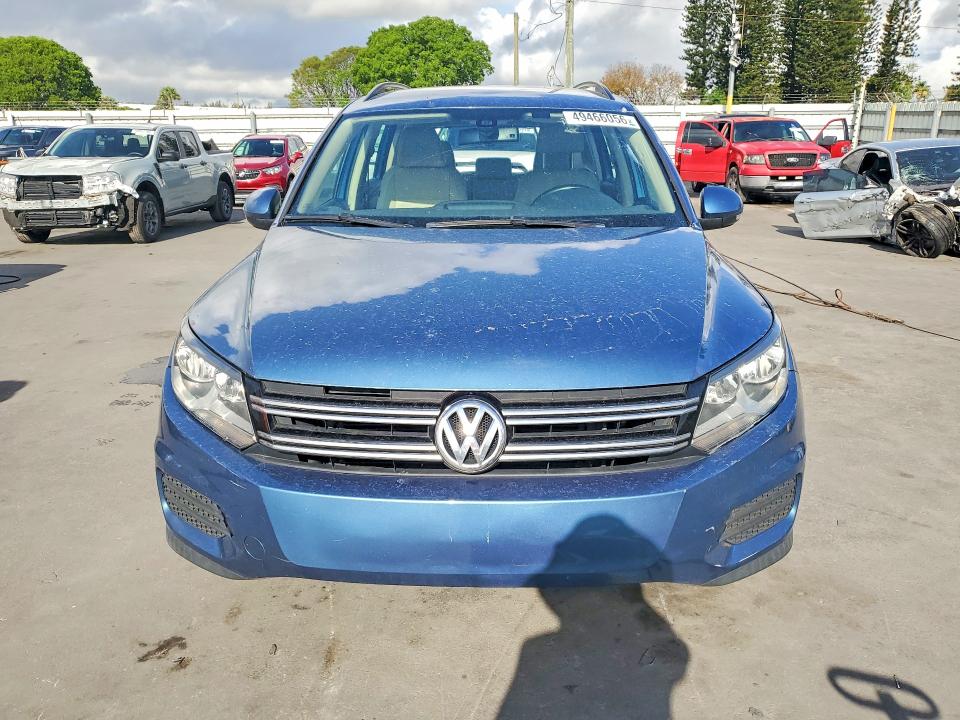 49466056 :رقم المزاد ، WVGAV7AX8HK037951 vin ، 2017 Volkswagen Tiguan مزاد بيع
