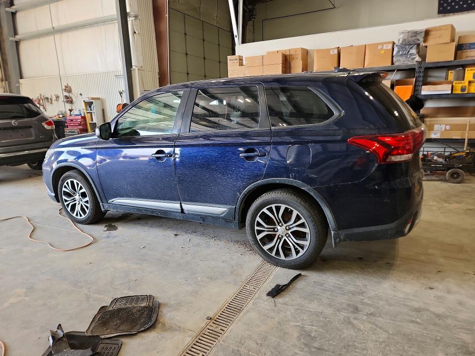 48516636 :رقم المزاد ، JA4AZ2A39HZ008467 vin ، 2017 Mitsubishi Outlander مزاد بيع