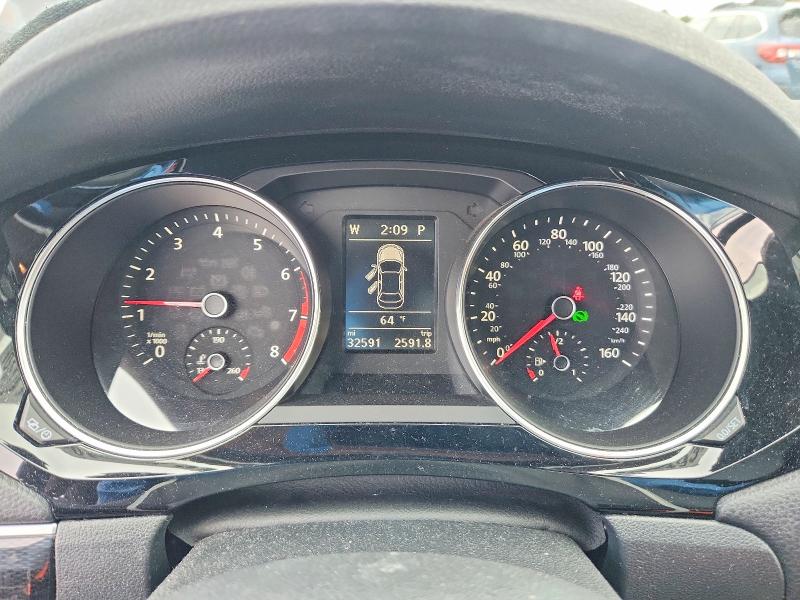 49334736 :رقم المزاد ، 3VWL17AJ5HM214675 vin ، 2017 Volkswagen Jetta مزاد بيع