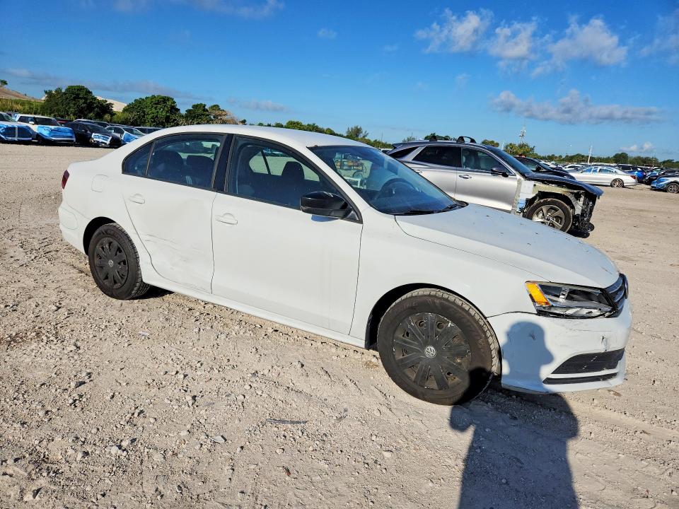 51702116 :رقم المزاد ، 3VW267AJ2GM319105 vin ، 2016 Volkswagen Jetta مزاد بيع