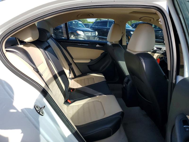 50065356 :رقم المزاد ، 3VWL17AJ7FM309851 vin ، 2015 Volkswagen Jetta مزاد بيع