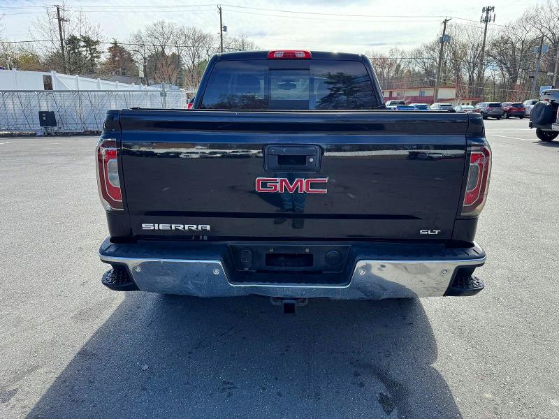 51030126 :رقم المزاد ، 3GTU2NEC0JG561355 vin ، 2018 Gmc Sierra مزاد بيع