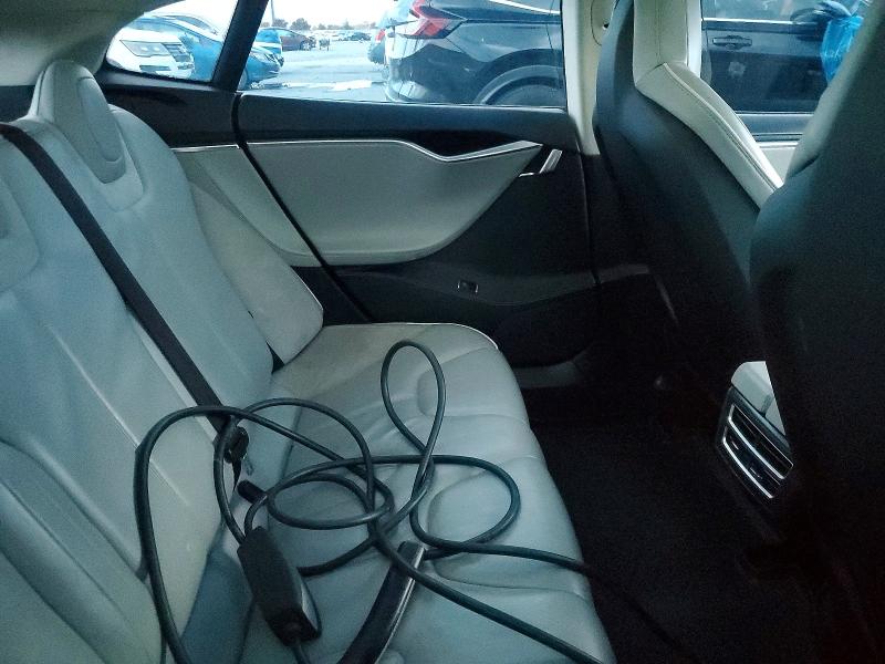 Продажа на аукционе авто 2013 Tesla Model S, vin: 5YJSA1CP2DFP27720, номер лота: 48946626