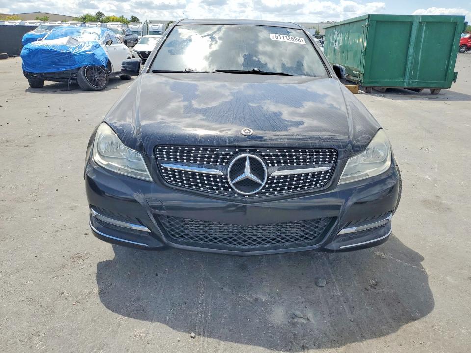 51112696 :رقم المزاد ، WDDGF4HB3DR272947 vin ، 2013 Mercedes-benz C مزاد بيع