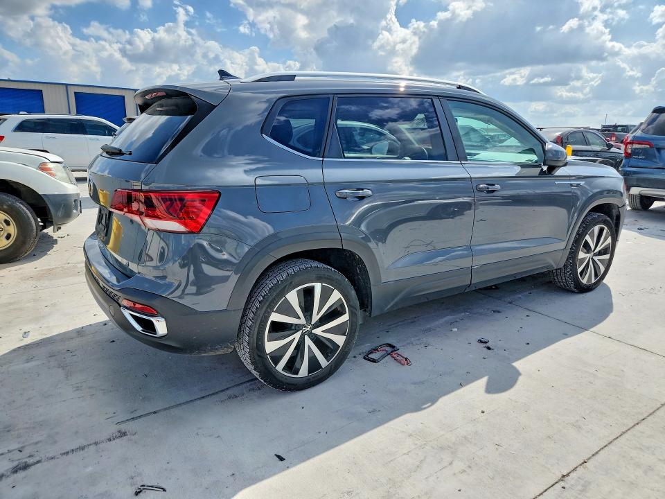 49717846 :رقم المزاد ، 3VVRX7B27NM009309 vin ، 2022 Volkswagen Taos مزاد بيع