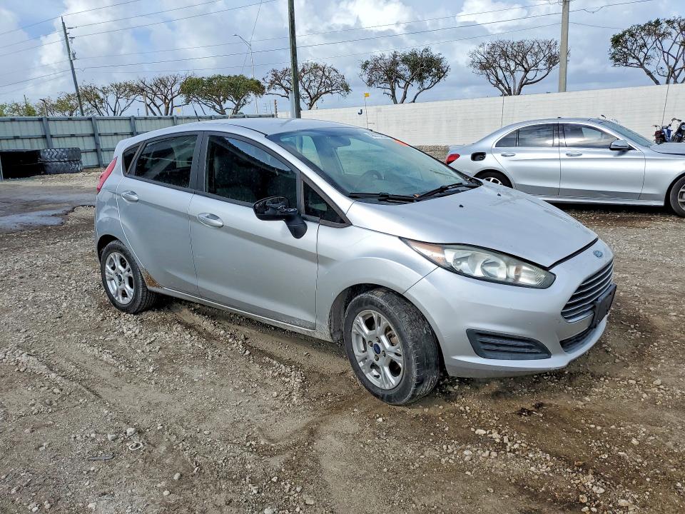 48673256 :رقم المزاد ، 3FADP4EJ2FM200850 vin ، 2015 Ford Fiesta مزاد بيع