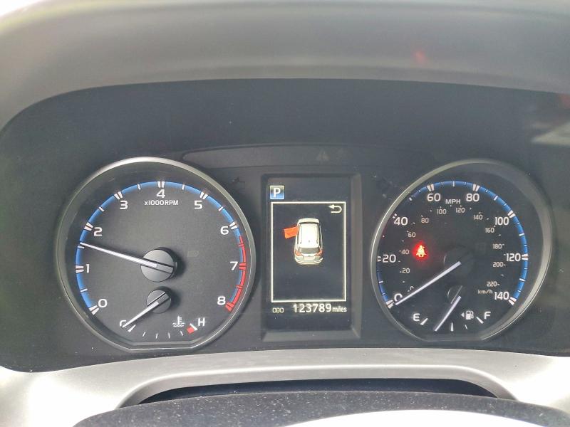 Продажа на аукционе авто 2018 Toyota Rav4, vin: JTMBFREV0JJ233145, номер лота: 48670816