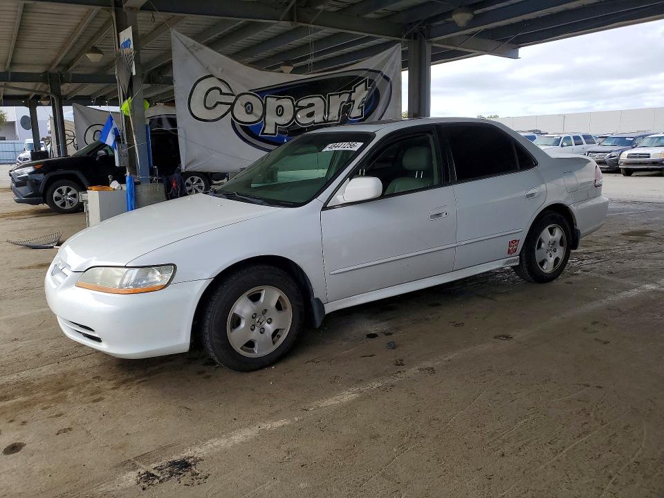 48441256 :رقم المزاد ، 1HGCG16581A043435 vin ، 2001 Honda Accord مزاد بيع