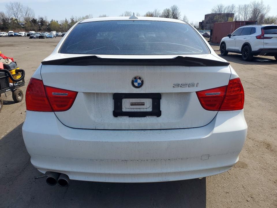 49814996 :رقم المزاد ، WBAPK7C50BA972409 vin ، 2011 Bmw 328 مزاد بيع