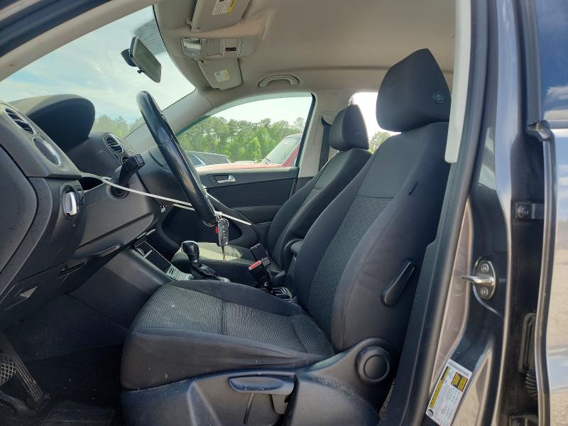 2015 Volkswagen Tiguan მანქანა იყიდება აუქციონზე, vin: WVGAV7AX7FW579239, აუქციონის ნომერი: 49780346