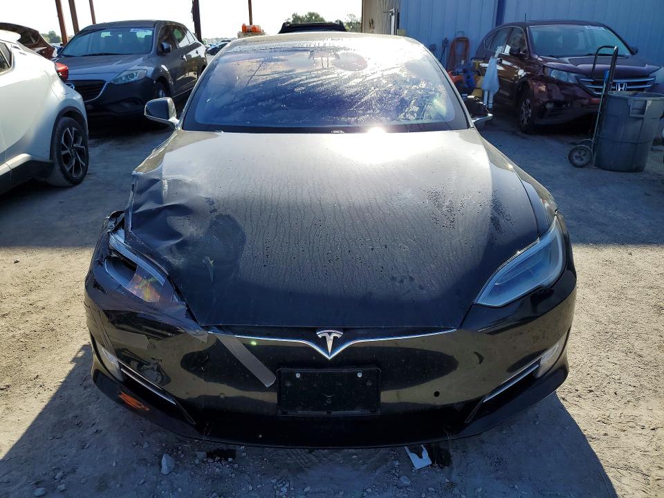 46868736 :رقم المزاد ، 5YJSA1E22JF248811 vin ، 2018 Tesla Model S مزاد بيع