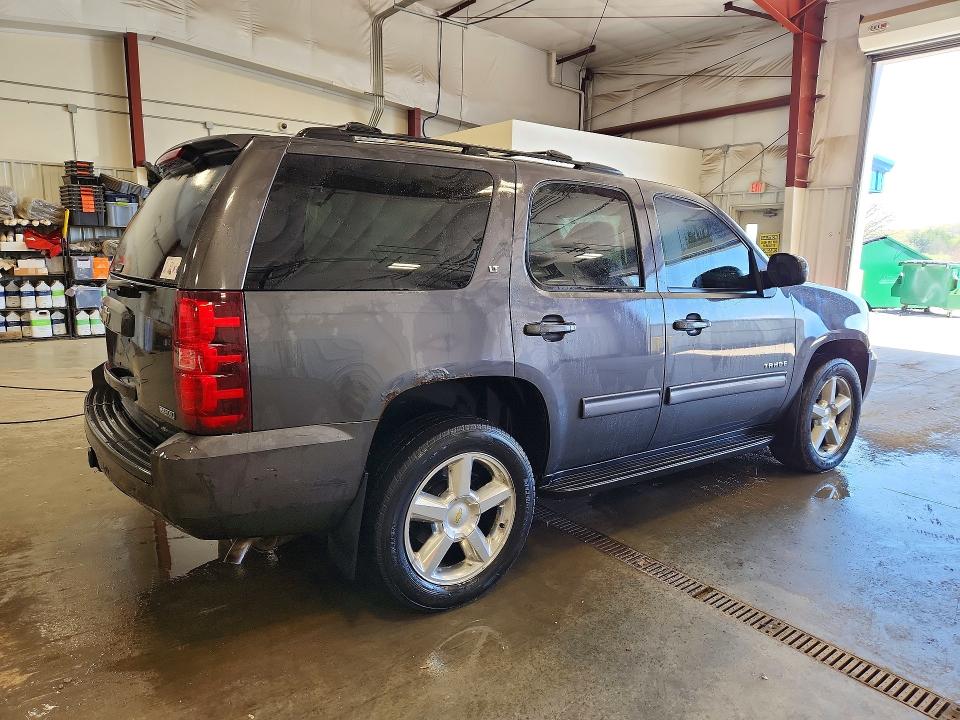 51502186 :رقم المزاد ، 1GNSKBE08BR107875 vin ، 2011 Chevrolet Tahoe مزاد بيع