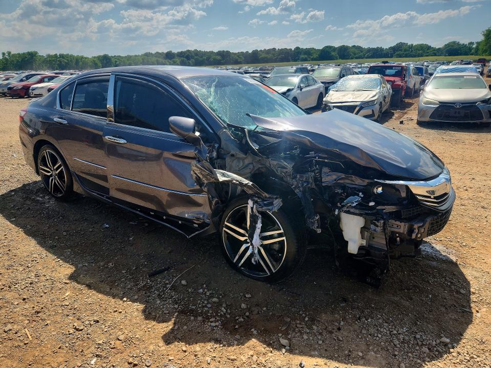 50639546 :رقم المزاد ، 1HGCR2F52HA214027 vin ، 2017 Honda Accord مزاد بيع