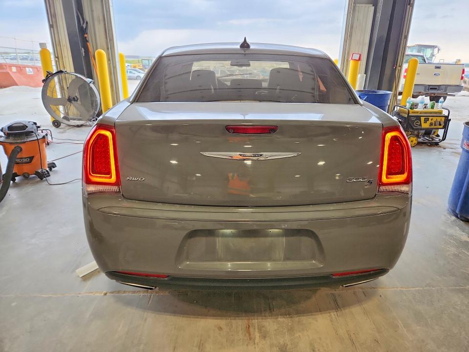 50951116 :رقم المزاد ، 2C3CCAGGXHH518934 vin ، 2017 Chrysler 300 مزاد بيع