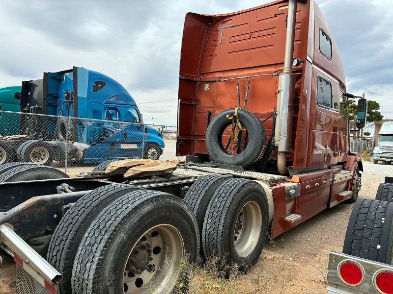 50448876 :رقم المزاد ، 4V4NC9KK87N466664 vin ، 2007 Volvo Vn مزاد بيع