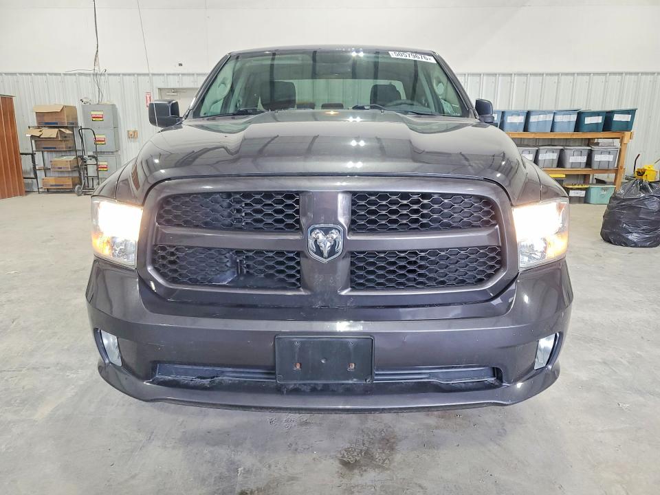 50579676 :رقم المزاد ، 1C6RR7FG1JS265288 vin ، 2018 Ram 1500 مزاد بيع