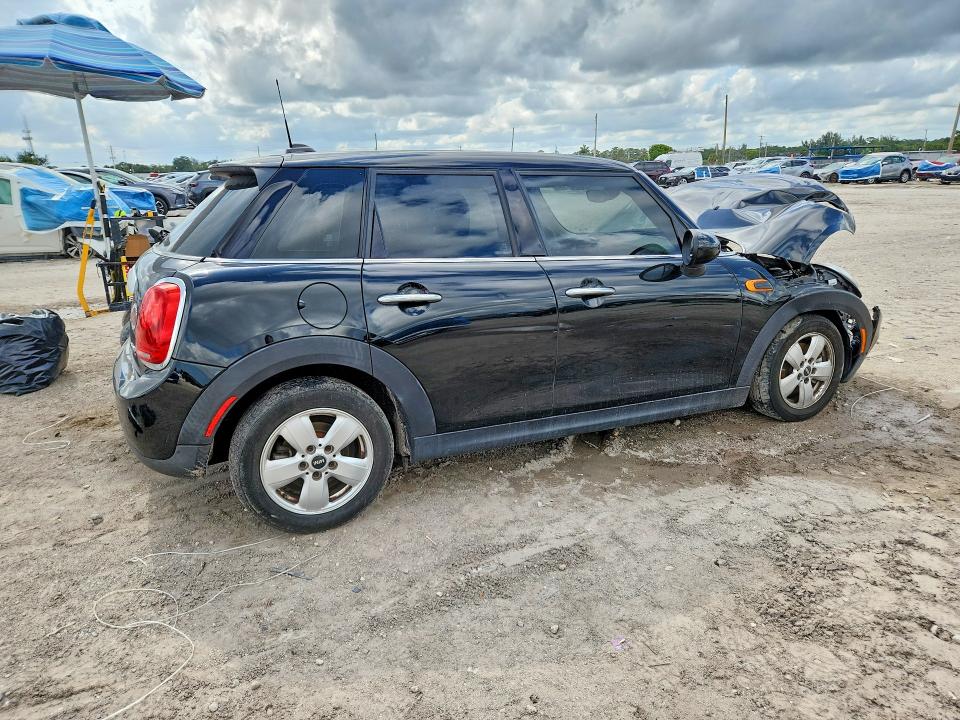 Продажа на аукционе авто 2015 Mini Cooper, vin: WMWXS5C51F2C63575, номер лота: 51356406