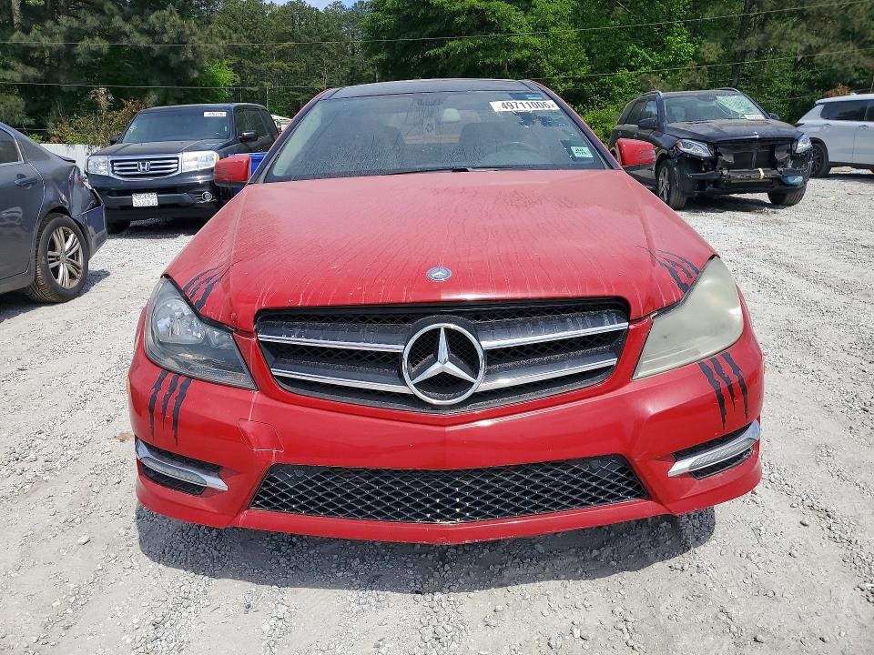 49711006 :رقم المزاد ، WDDGJ4HB5FG384338 vin ، 2015 Mercedes-benz C مزاد بيع