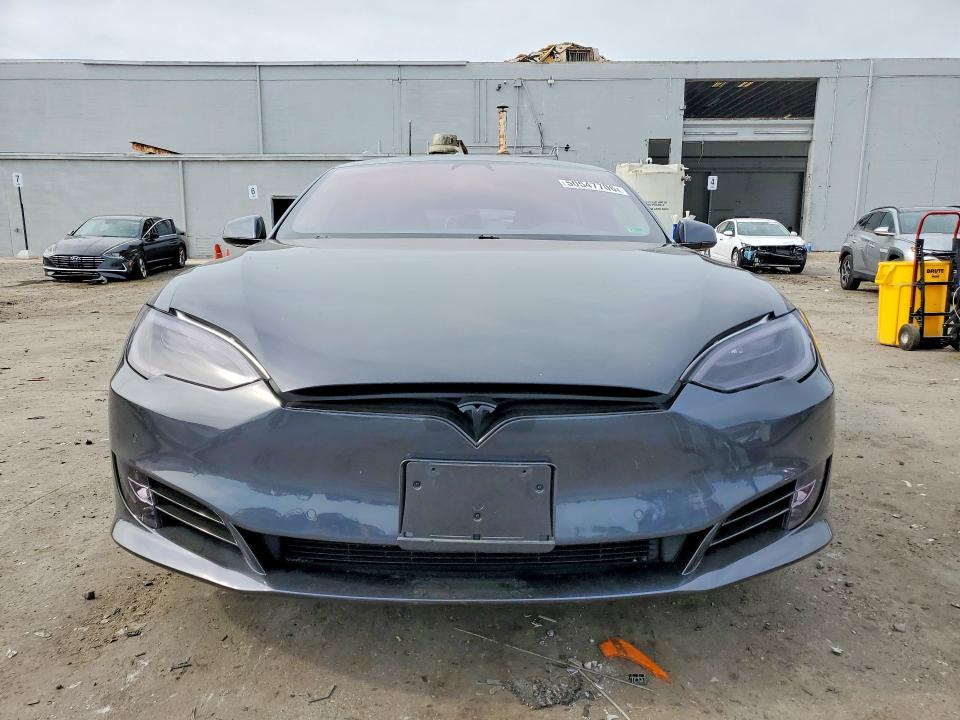 50547706 :رقم المزاد ، 5YJSA1E26JF283996 vin ، 2018 Tesla Model S مزاد بيع