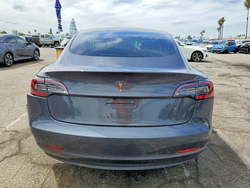 48292086 :رقم المزاد ، 5YJ3E1EA8JF051531 vin ، 2018 Tesla Model 3 مزاد بيع