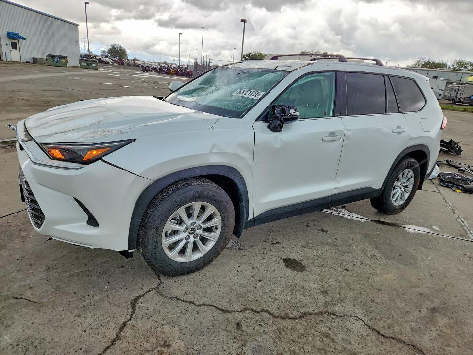 2026 Toyota Grand Highlander მანქანა იყიდება აუქციონზე, vin: 5TDAAAB59TS107596, აუქციონის ნომერი: 50851036