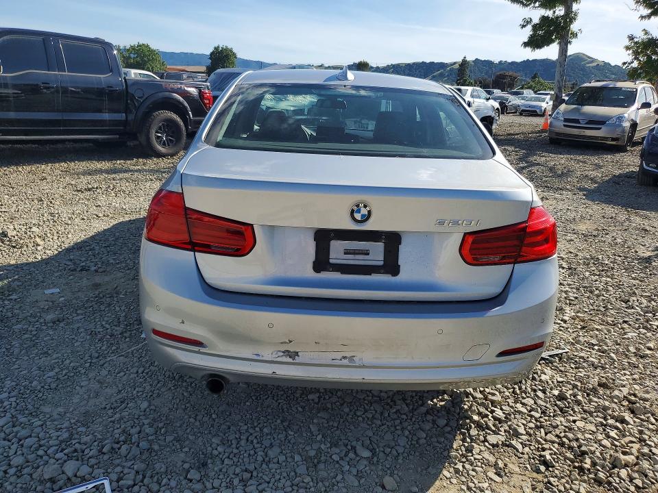 2017 Bmw 320 მანქანა იყიდება აუქციონზე, vin: WBA8E1G52HNU13920, აუქციონის ნომერი: 51191366