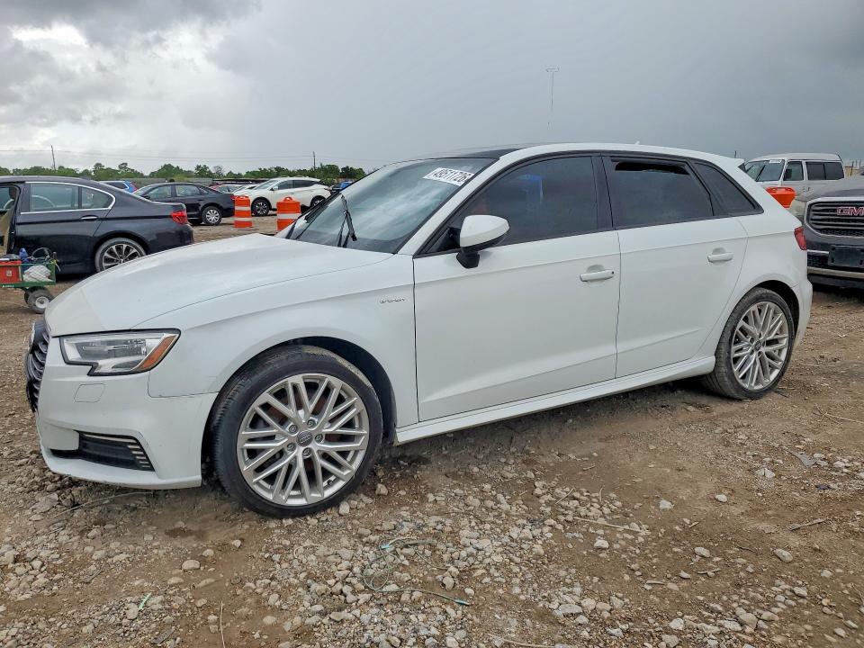 Продаж на аукціоні авто 2018 Audi A3, vin: WAUUPBFF2JA154853, номер лоту: 49511726