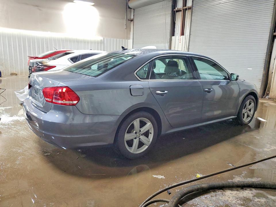 Продажа на аукционе авто 2015 Volkswagen Passat, vin: 1VWAT7A36FC111962, номер лота: 48583986
