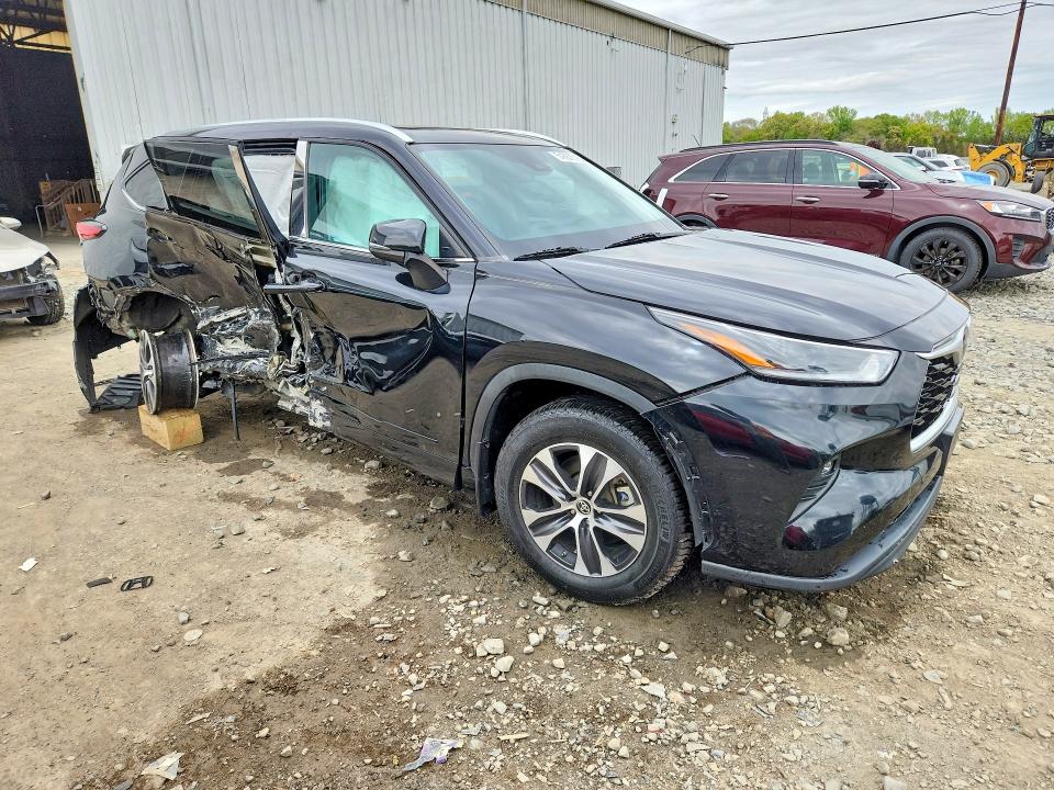 51687516 :رقم المزاد ، 5TDGZRBHXMS132634 vin ، 2021 Toyota Highlander مزاد بيع