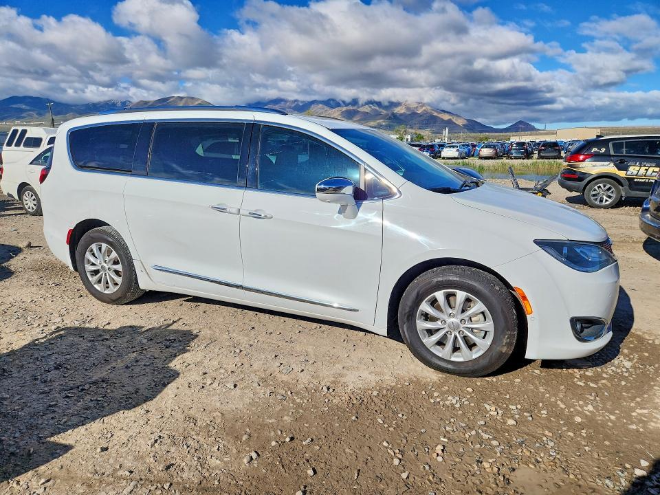 2017 Chrysler Pacifica მანქანა იყიდება აუქციონზე, vin: 2C4RC1GG8HR647917, აუქციონის ნომერი: 49594606