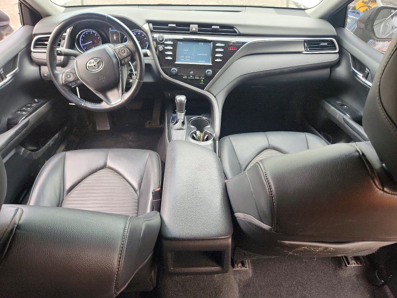 49766416 :رقم المزاد ، 4T1B11HK6JU129187 vin ، 2018 Toyota Camry مزاد بيع